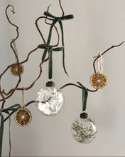 Load image into Gallery viewer, Scandi Lux // Dried Flower Baubles
