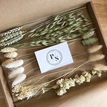 Load image into Gallery viewer, Letterbox Flowers // Natural
