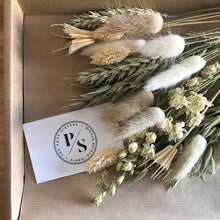 Load image into Gallery viewer, Letterbox Flowers // Natural
